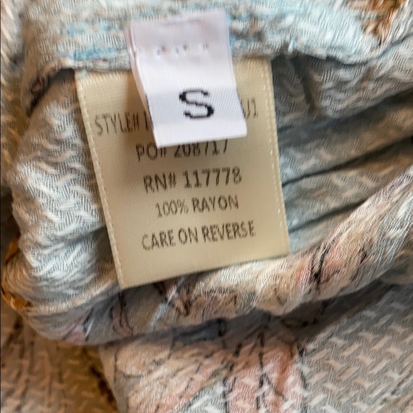 Dragonfly floral tank with lace detail - Picture 7 of 8